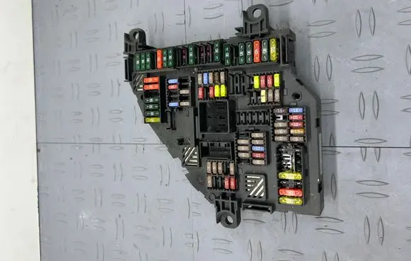 BMW 5 F10 F11 Fuse box set 317033451F 9252813 02514218