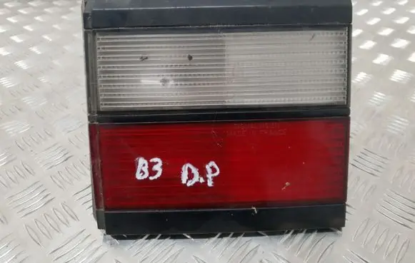 Volkswagen PASSAT B3 Tailgate rear/tail lights 333945259