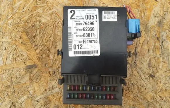 Renault Laguna II Fuse module 8200276496 8200262050 8200283811
