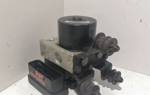 Skoda Octavia Mk2 (1Z) ABS Pump 1K0907379P 1D67128E32 10097003153
