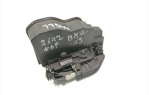 BMW X3 E83 Front door lock 7167073