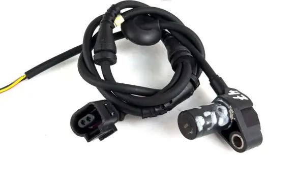 Audi A4 S4 B6 8E 8H ABS brake wheel speed sensor 0265006682 1j0973702