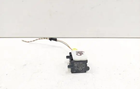 Mercedes-Benz R W251 Airbag deployment crash/impact sensor 0038202826 402075 031105