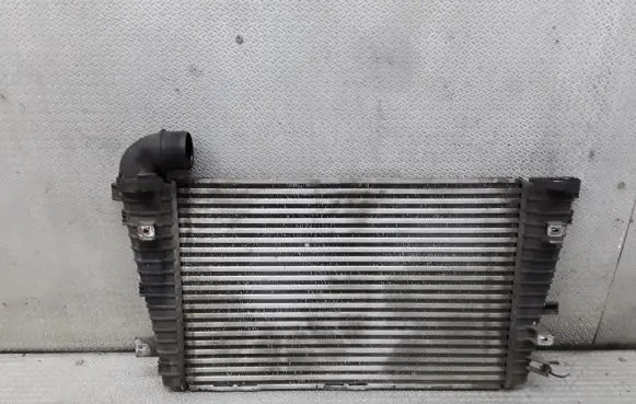 Opel Zafira B Intercooler radiator 13223395