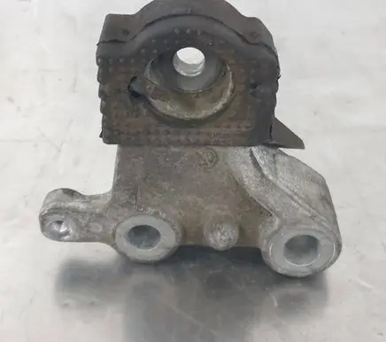 Toyota Auris E180 Engine mount bracket