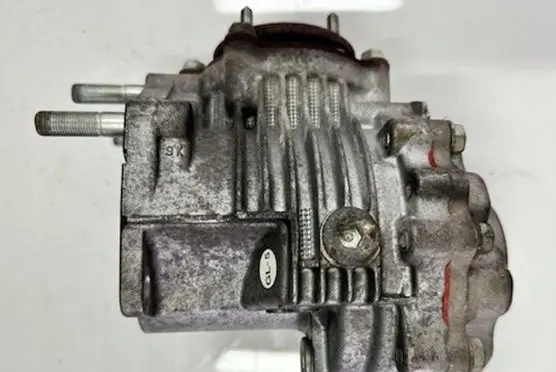 Toyota RAV 4 (XA40) Gearbox transfer box case W72