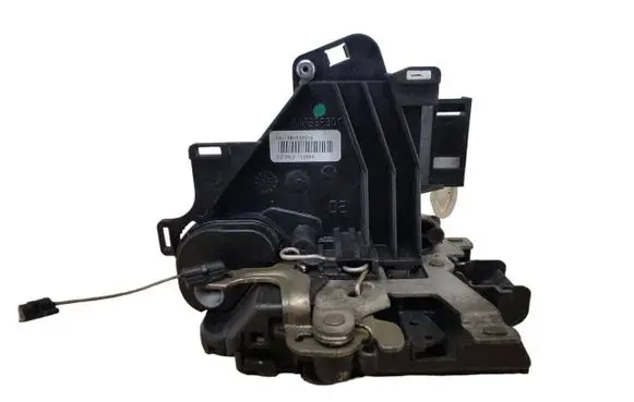 Volkswagen Caddy Front door lock 3B1837016