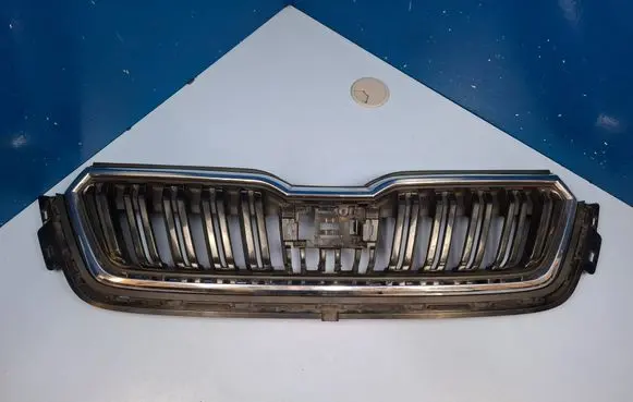 Skoda Kamiq Front bumper upper radiator grill 658853653