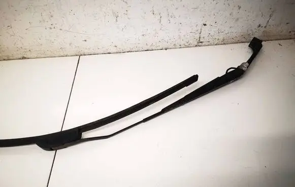 Mitsubishi Outlander Front wiper blade arm 