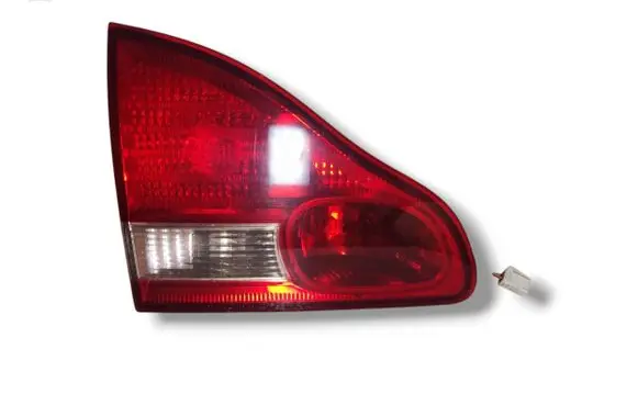 Toyota Avensis Verso Tailgate rear/tail lights E137654