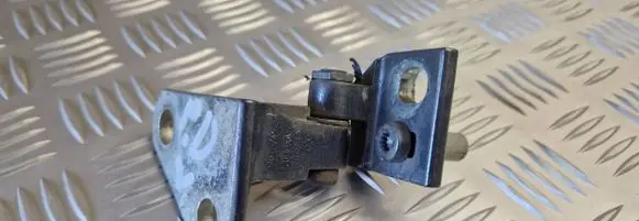 Volkswagen Jetta V Front door upper hinge 1K0831402J