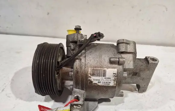Renault Twingo III Air conditioning (A/C) compressor (pump) 926002090R