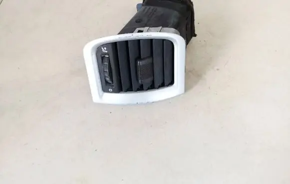 Skoda Fabia Mk2 (5J) Dash center air vent grill 5j0819702