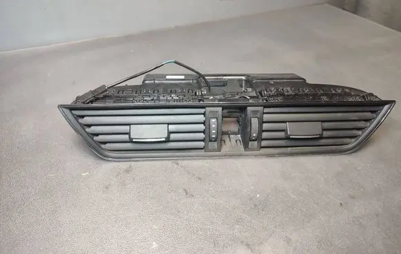 Skoda Superb B8 (3V) Dash center air vent grill 3V0820951C