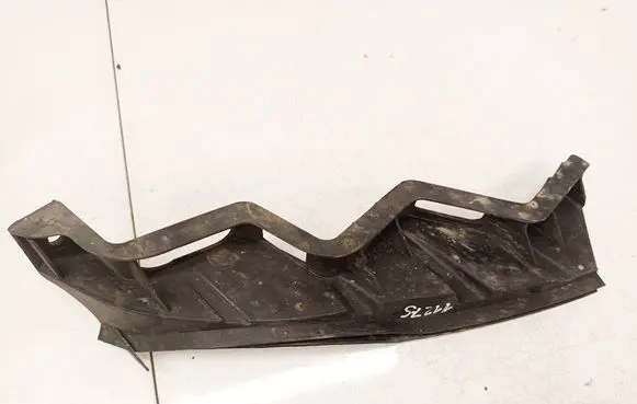 Volkswagen PASSAT B6 Front bumper mounting bracket 3C0807889