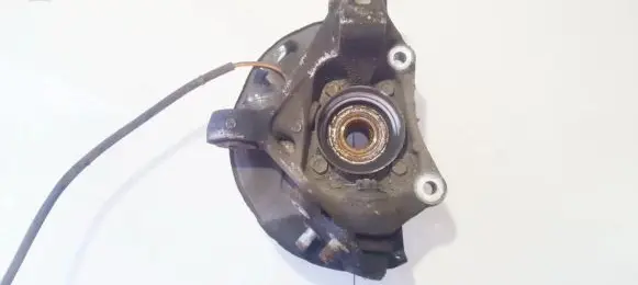 Toyota Corolla Verso AR10 Front wheel hub