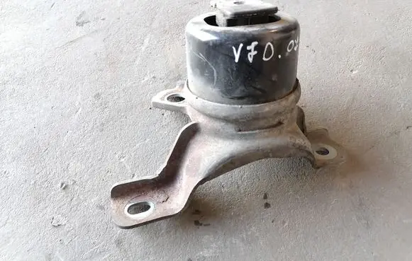 Volvo V70 Engine mount bracket 6G926F012 3067145