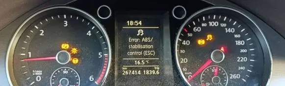 Volkswagen PASSAT B7 Speedometer (instrument cluster) 26741418396