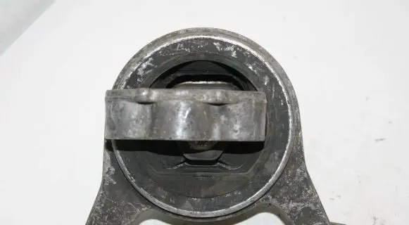 Opel Zafira B Engine mount bracket 90539246