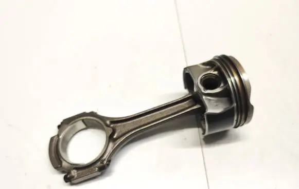 Mercedes-Benz C AMG W205 Piston with connecting rod A17700q06 A17700