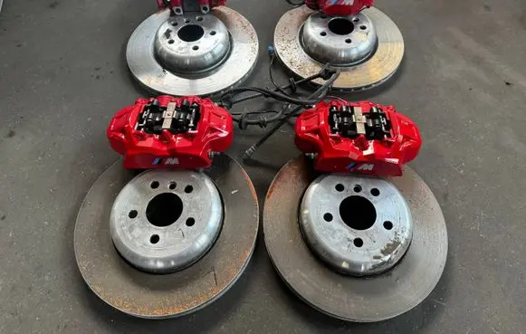 BMW 5 G60 G61 Brake discs and calipers set 8831484