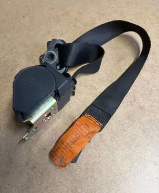 BMW 5 E39 Front seatbelt 8198571 566175100 040120