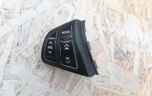 Steering wheel buttons/switches