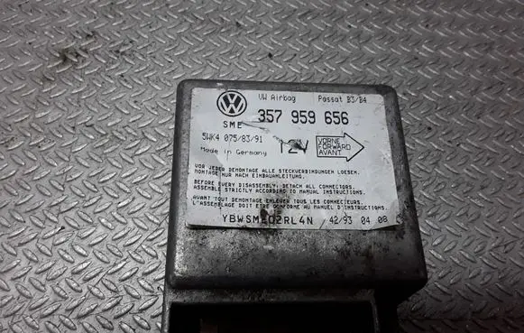 Volkswagen PASSAT B4 Airbag control unit/module 357959656 5WK40758391