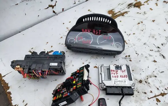 BMW 5 GT F07 Engine control unit/module 8572438