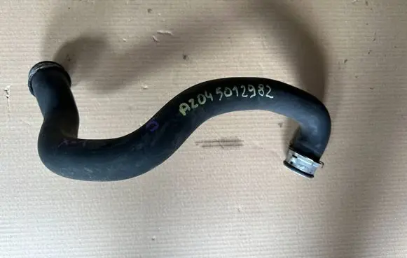 Engine coolant pipe/hose