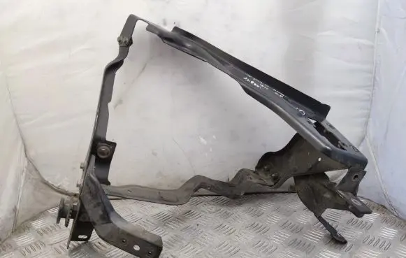 Mercedes-Benz C W204 Headlight/headlamp mounting bracket A2046201291