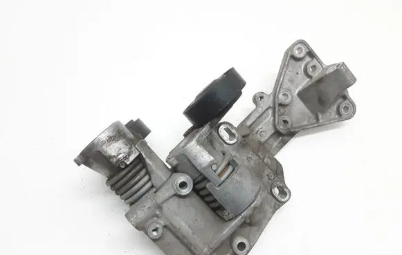 Volvo C70 Engine mounting bracket 31251652