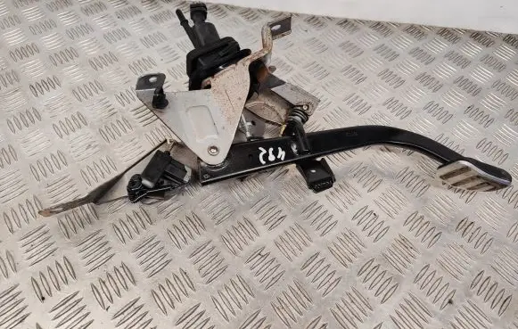 Volvo V40 Clutch pedal 31445329