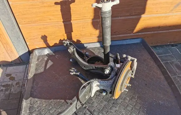 KIA Niro Rear wheel hub spindle/knuckle 