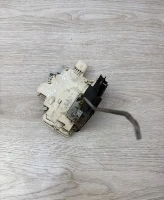 Audi A4 S4 B7 8E 8H Front door lock 8E1837016AA