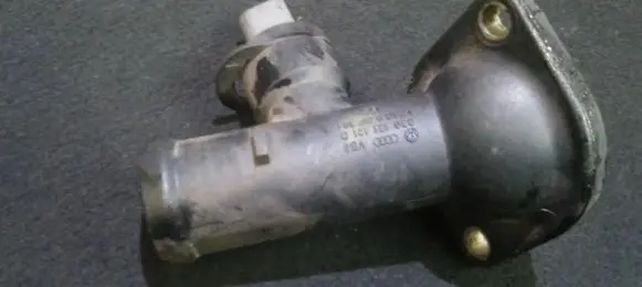 Volkswagen PASSAT B6 Engine coolant pipe/hose 03g121121