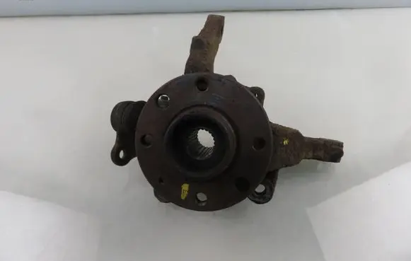 Opel Corsa C Front wheel hub spindle knuckle 13154318