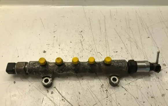 Toyota Avensis T250 Fuel main line pipe 238100R020 8945860010
