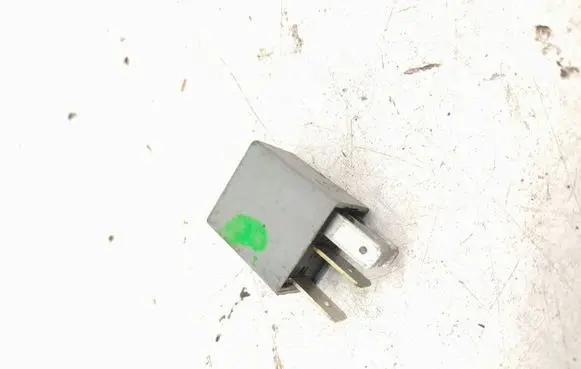 Opel Vectra C Cruise control relay 90414477