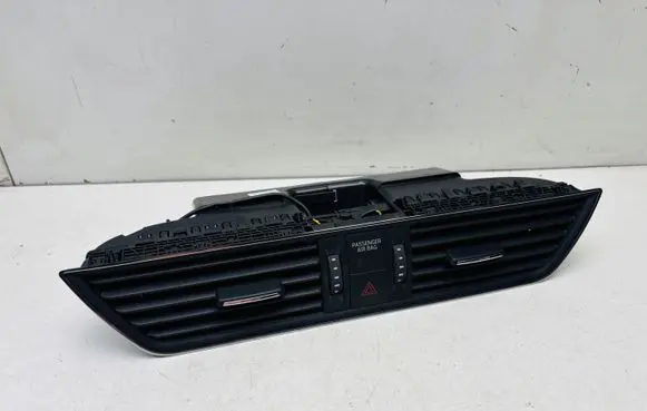 Skoda Superb B8 (3V) Dash center air vent grill 3V0820951C