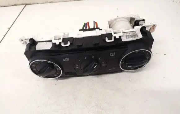 Mercedes-Benz A W169 Climate control unit a1698301385