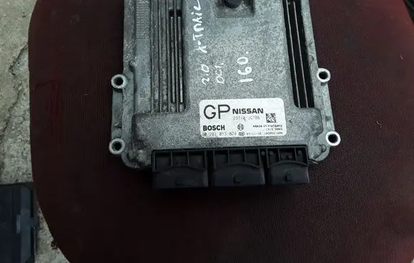 Nissan X-Trail T31 Engine control unit/module 0281013874