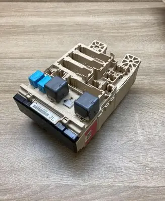 Lexus RX 450H Fuse module JL26WVJ092505 9098702025