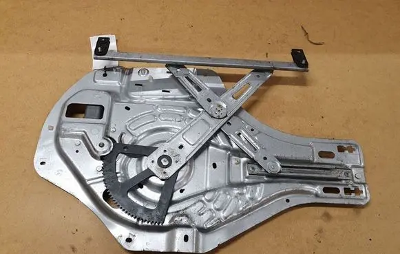 Hyundai Tucson JM Front door window regulator with motor 824702E010 2600927