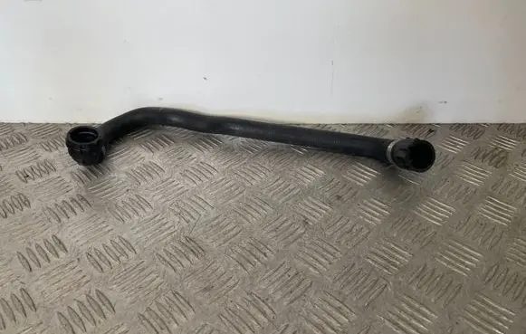 Coolant pipe/hose