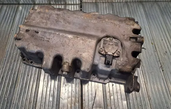 Volkswagen PASSAT B6 Oil sump 03G103603