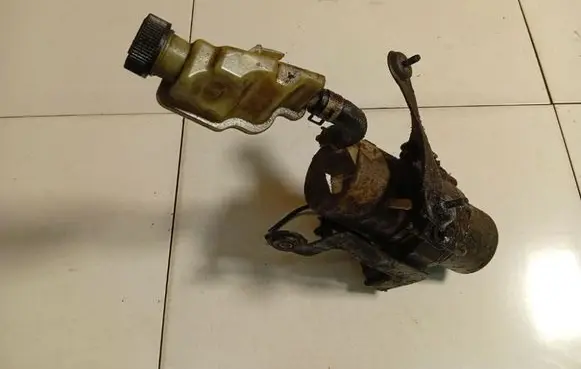 Mazda 3 II Fuel injection high pressure pump