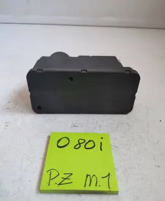 Volkswagen PASSAT B3 Central locking vacuum pump 3B7962257