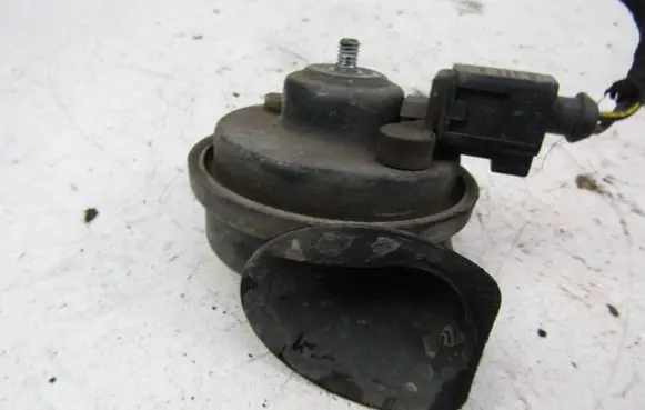 Audi A4 S4 B6 8E 8H Horn signal 