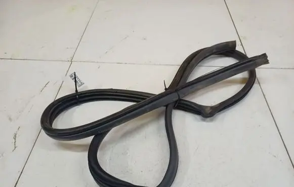 Mazda Premacy Rubber seal front coupe door 